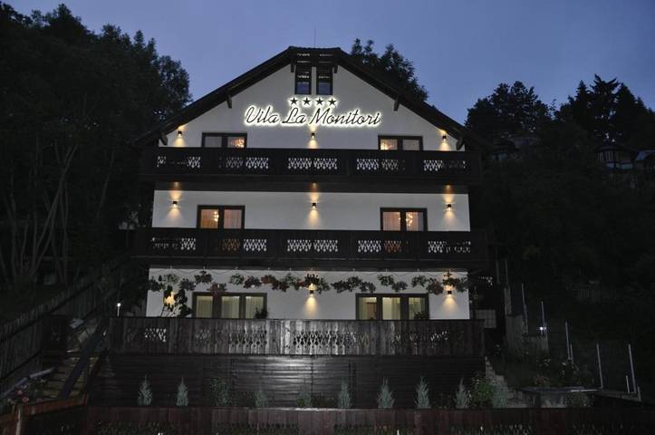 Gîte pour 3 personnes, avec vue et jardin à Sinaia - 3