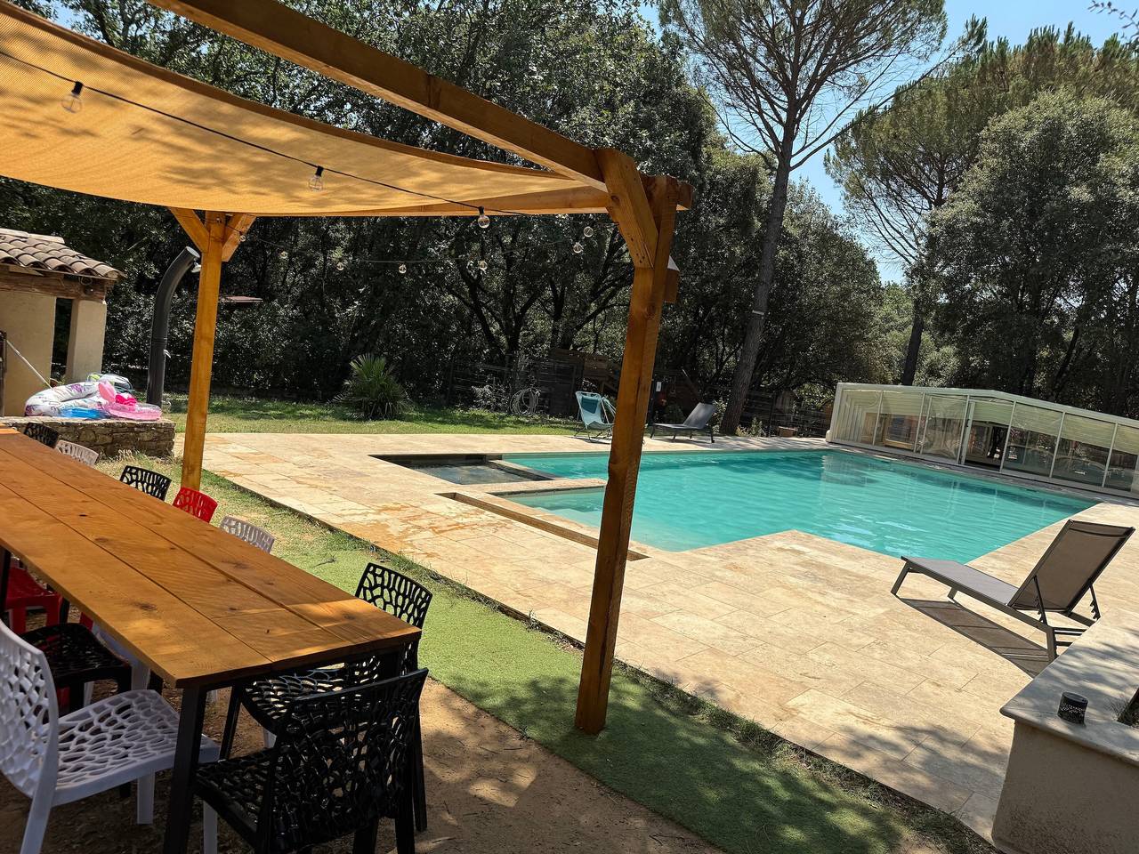 Mas Pepette Gîte for 24 with Pool, Hot Tub, River Access in Vers-Pont-du-Gard, Nimes region