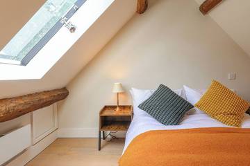 Log Cabin for 2 People in Batheaston, The Cotswolds, Photo 2