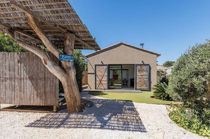 Location de vacances pour 9 personnes, avec jardin et terrasse dans La Madrague