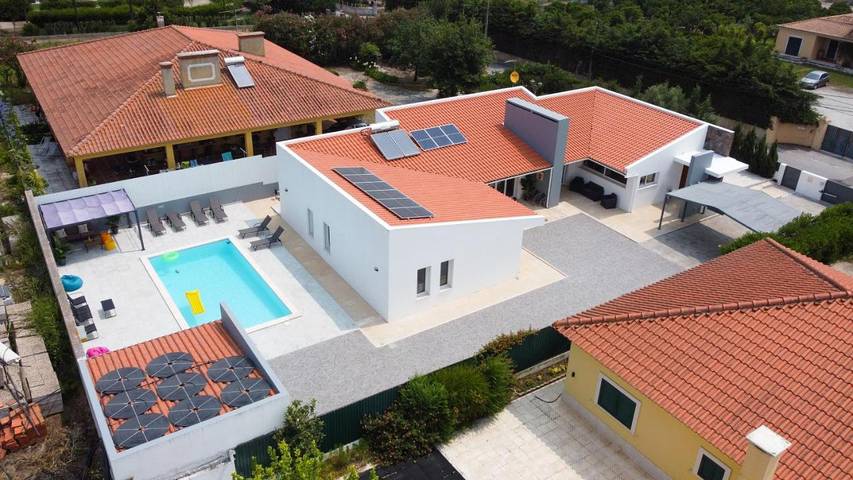 Location de vacances pour 8 personnes, avec Terrasse ainsi que Jardin et Piscine à Vendas Novas