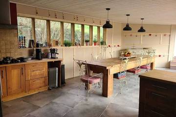 Location de vacances pour 14 personnes, avec terrasse à Mervent