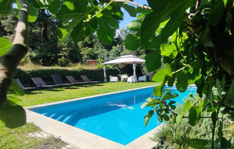 Casa de férias para 6 pessoas, com vista e piscina e ainda terraço, com animais de estimação em Chaves