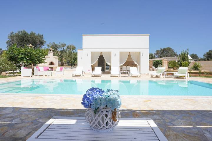 Trullo per 8 persone, con giardino in San Michele Salentino