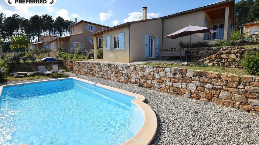 Villa voor 6 personen, with zwembad and tuin as well as terras in de Ardèche