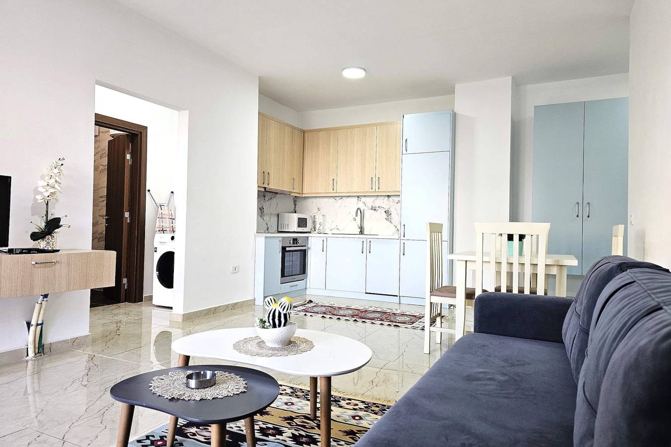 Ganze Wohnung, Ferienwohnung für 3 Personen mit Balkon in Sarandë, Vlorë