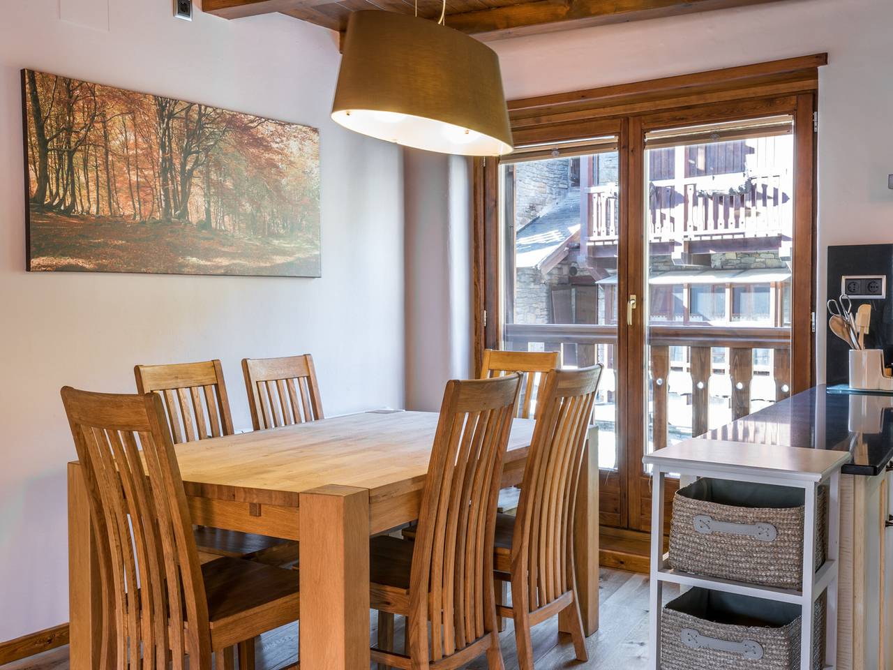Mountain View Retreat: Cozy Apartment with Fireplace & Internet in Arties, Naut Aran