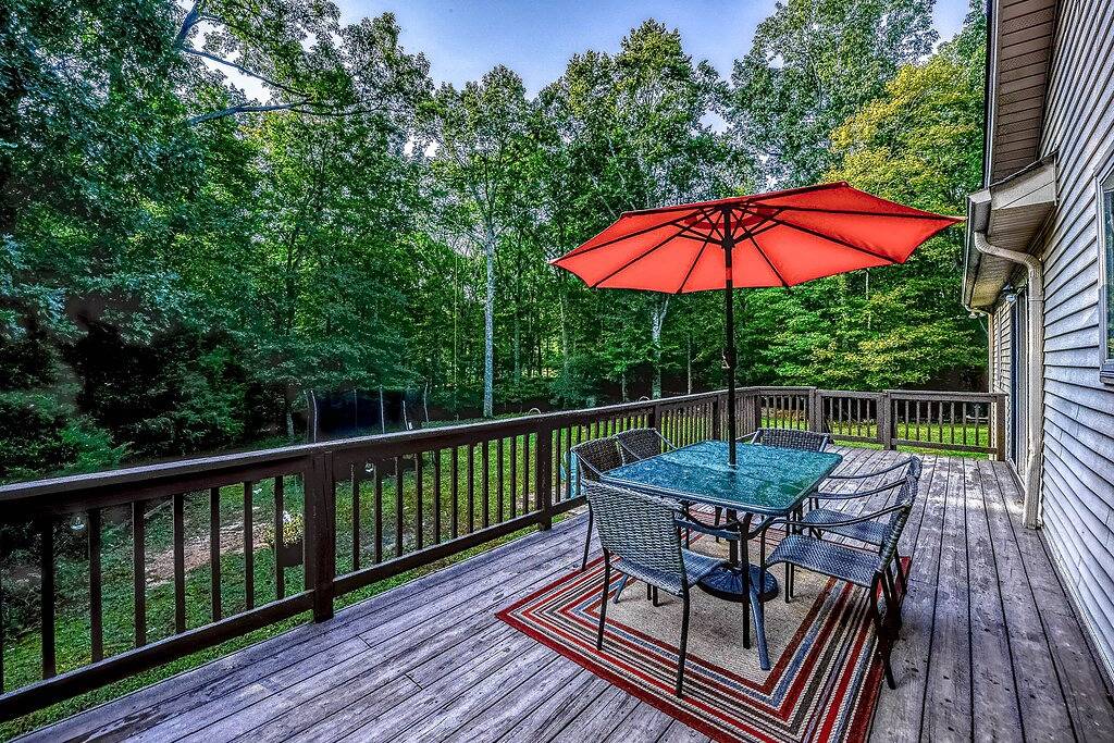 Dog-Friendly Home with Free Wifi, Central Ac, Firepit, & Furnished Deck in Lake Anna