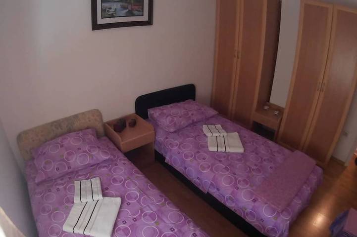 Ferienwohnung für 5 Personen, mit Terrasse in Budva - 2