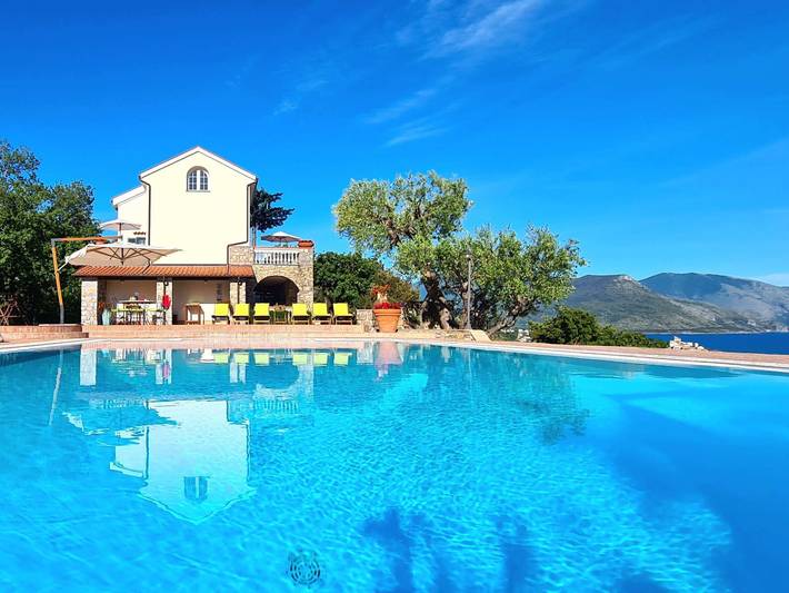 Traumvilla mit Panoramapool in Villammare, Vibonati