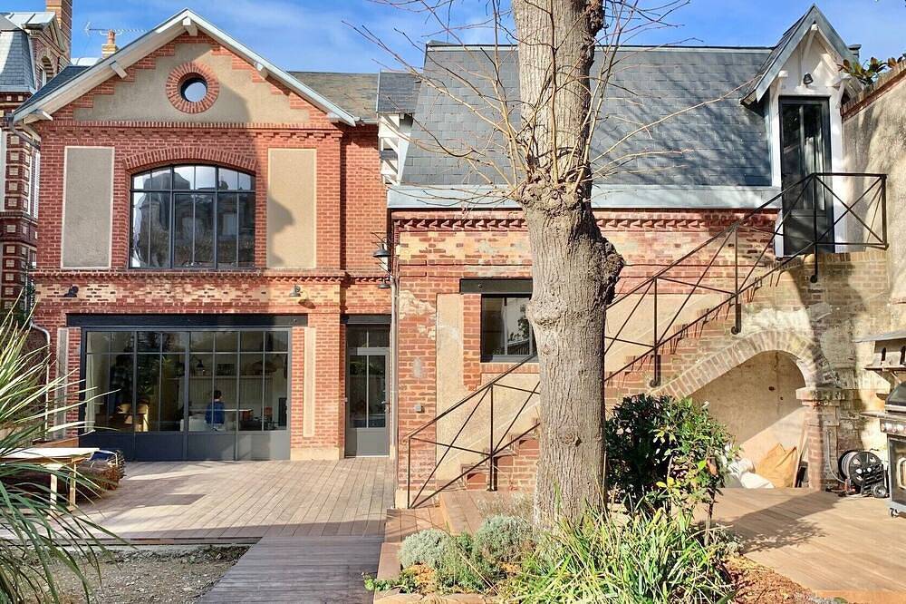Maison de charme, plein centre, à 50m de la plage in Houlgate, Région de Lisieux