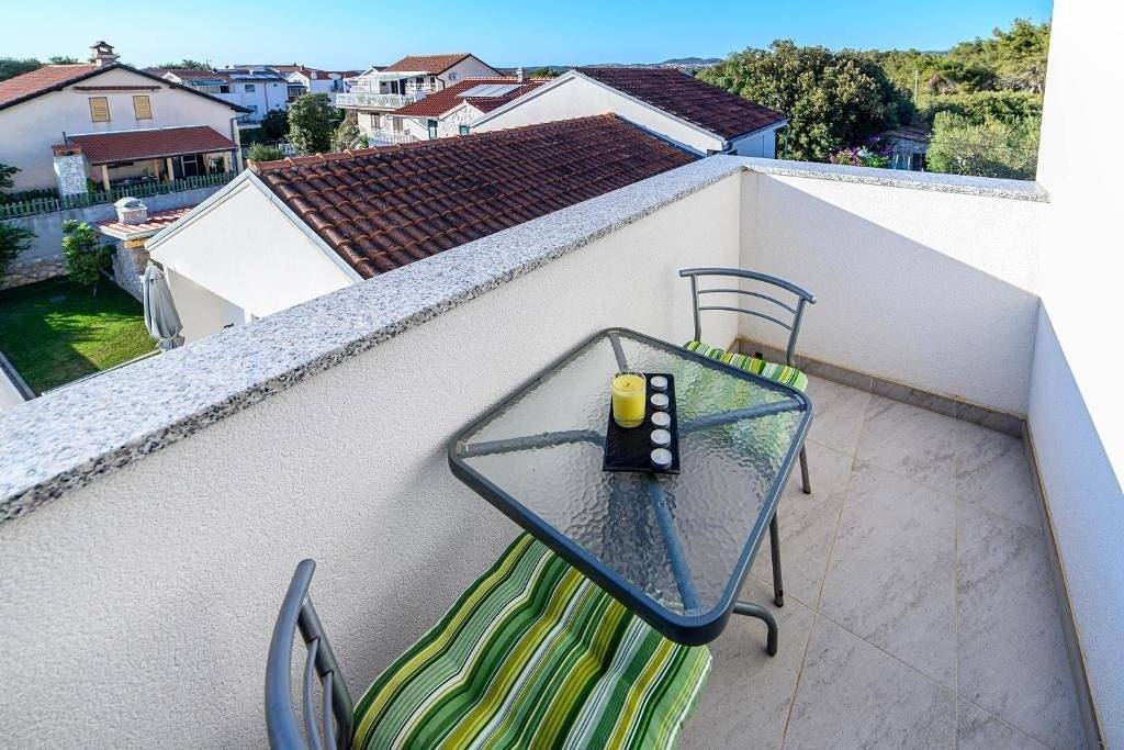 Ganze Wohnung, 2-Zimmer-Ferienwohnung am Strand Zablace, Sibenik A-25436-c in Sibenik, Šibenik-Knin
