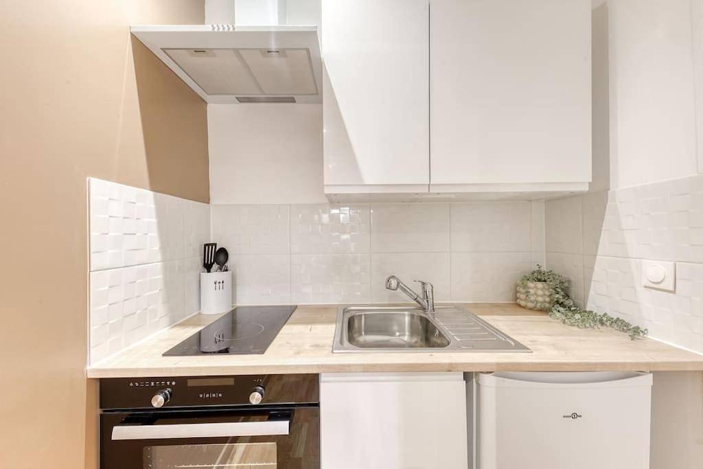 Appartement entier, Love Life Room-Jacuzzi-Netflix-Accès-24/7-Privé in Étampes, Essonne