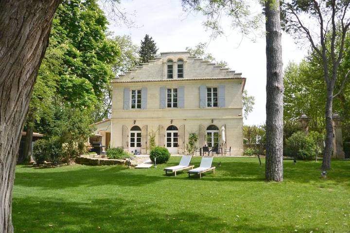 B&b voor 6 personen, with zwembad and tuin as well as uitzicht in Avignon