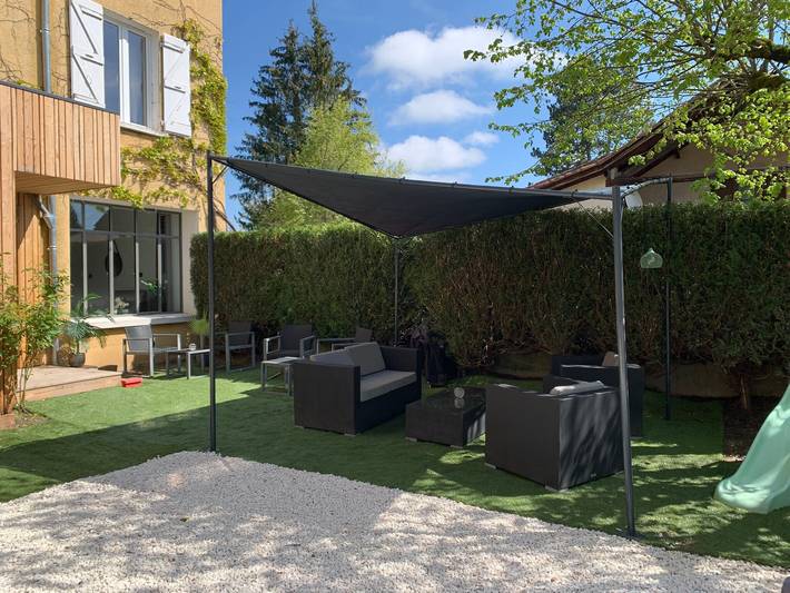 Entire apartment, Gîte Les Collines with Shared Garden and Jacuzzi in Le Pin (Isère), Lake Paladru