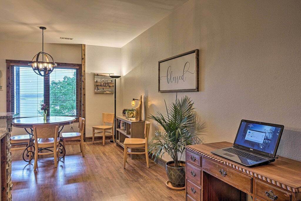 Ganze Wohnung, Beaver Lake Retreat w/ Lake Access & Fire Pit! in Beaver Lake