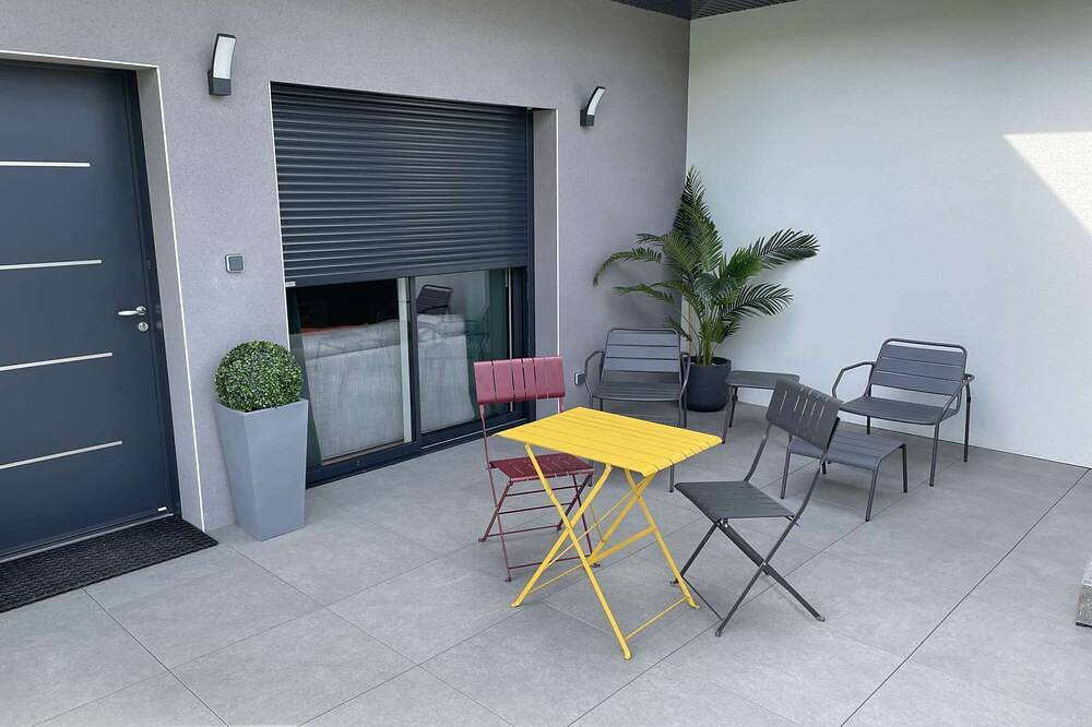 Appartement entier, Jungle - Appartement  4* climatisé avec terrasse et vue montagne in Drumettaz-Clarafond, Région de Chambéry