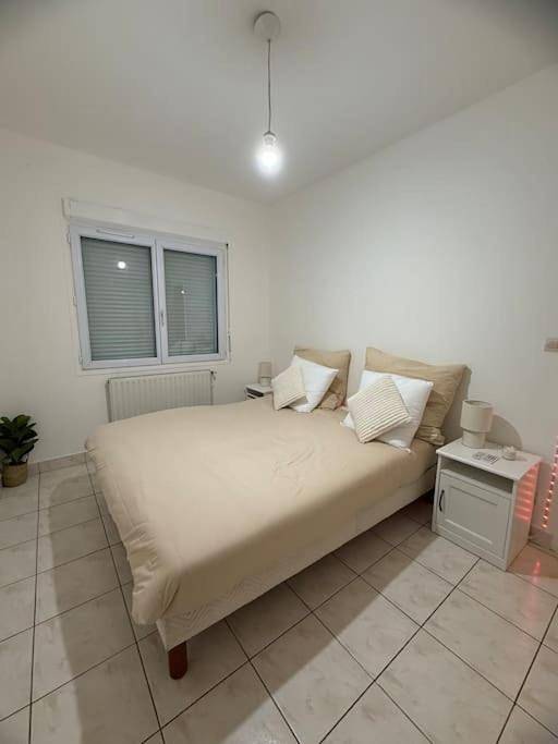 Appartement entier, One-Bedroom Apartment in Le Plessis-Robinson, Hauts-de-Seine