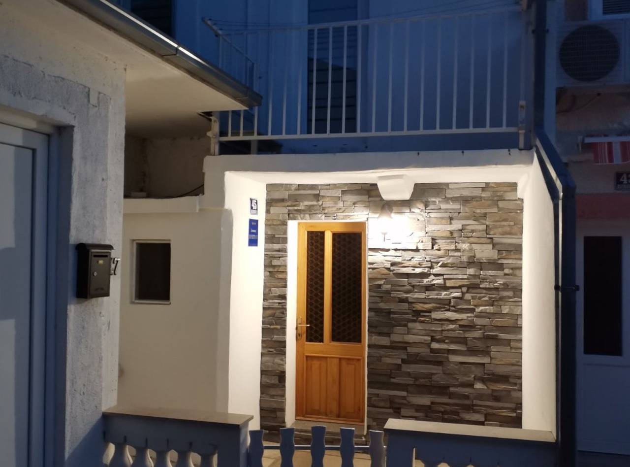 Ganze Wohnung, Ferienwohnung für 4 Personen mit Balkon in Povile, Primorje-Gorski Kotar