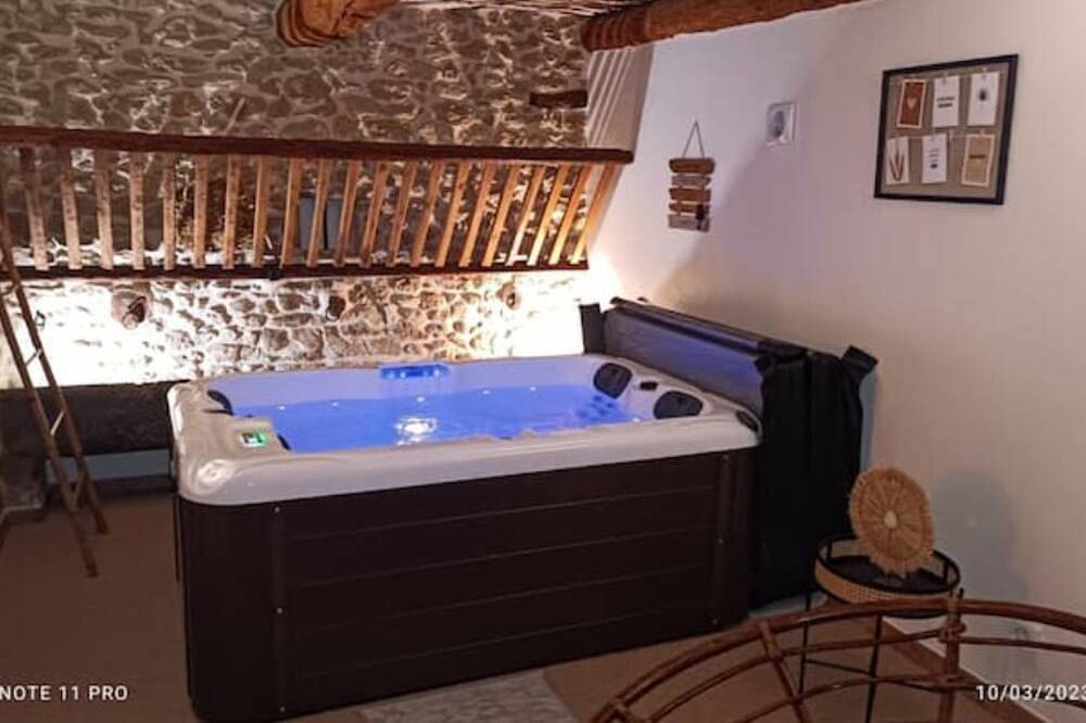 L'écurie de Florent et Spa in Cheval-Blanc, Parc naturel régional du Luberon