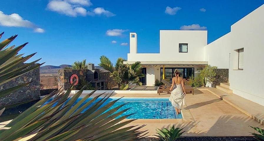 Location de vacances pour 9 personnes, avec vue ainsi que jardin et piscine à Villaverde - 3