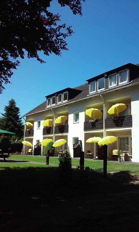 Ferienwohnung für 3 Personen, mit Terrasse und Garten in Westensee