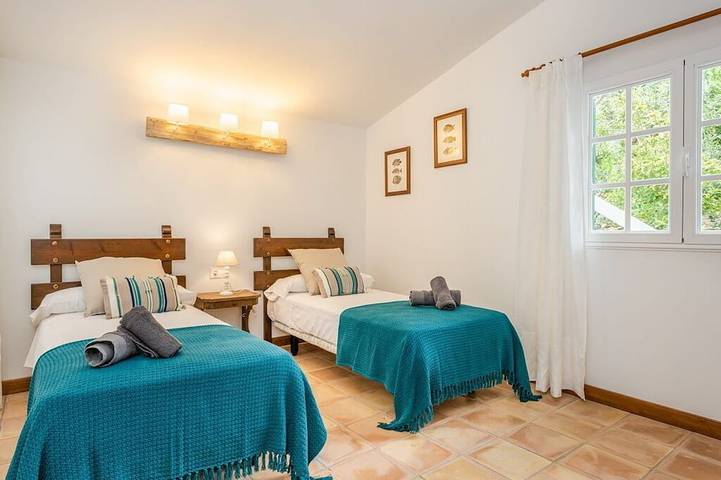 Location de vacances pour 12 personnes, avec terrasse et jardin à Es Migjorn Gran - 2