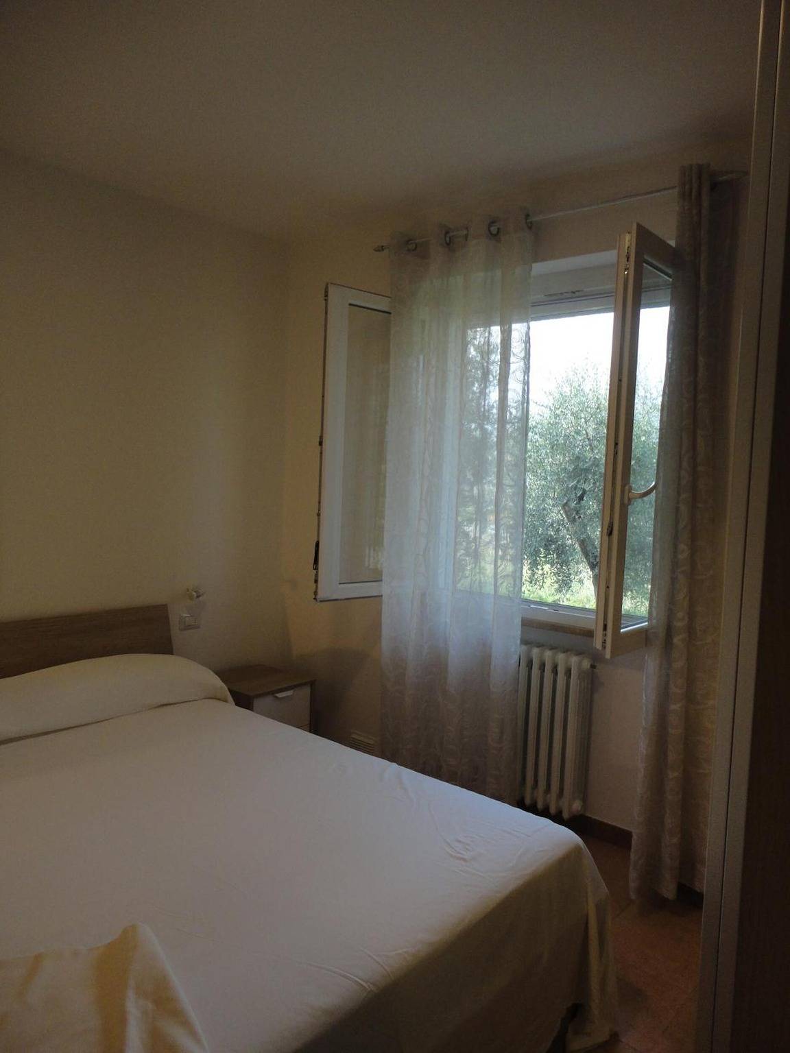 Ganze Wohnung, Apartment „Bio Forester Gentilrosso“ mit Gemeinschaftsgarten, Wlan und Klimaanlage in Manerba del Garda, Gardasee-Berge