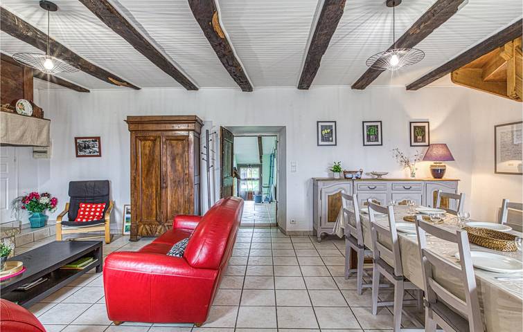 Appartement au centre ville avec parking, TV, congélateur et Wifi in Pierrefiche, Aveyron