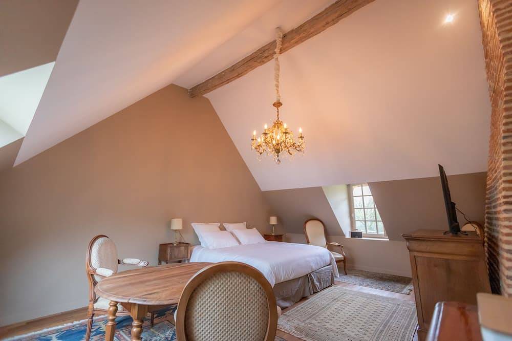 Entire apartment, Superb suite in the heart of the forest in Vierzon, Vierzon Region