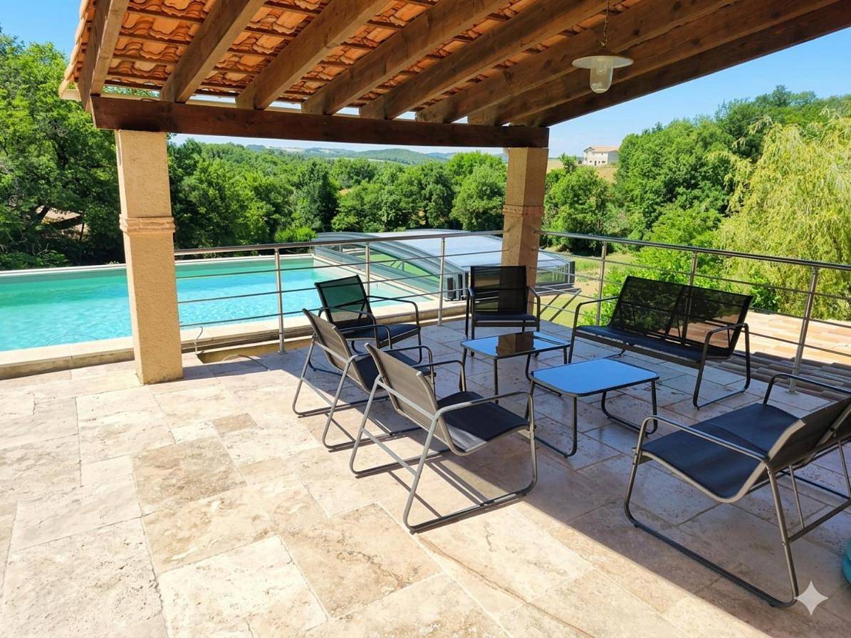 Charmant gîte de Lacrouzette avec piscine chauffée et bain balnéo proche d'Albi in Saint-Benoît-de-Carmaux, Région d'Albi