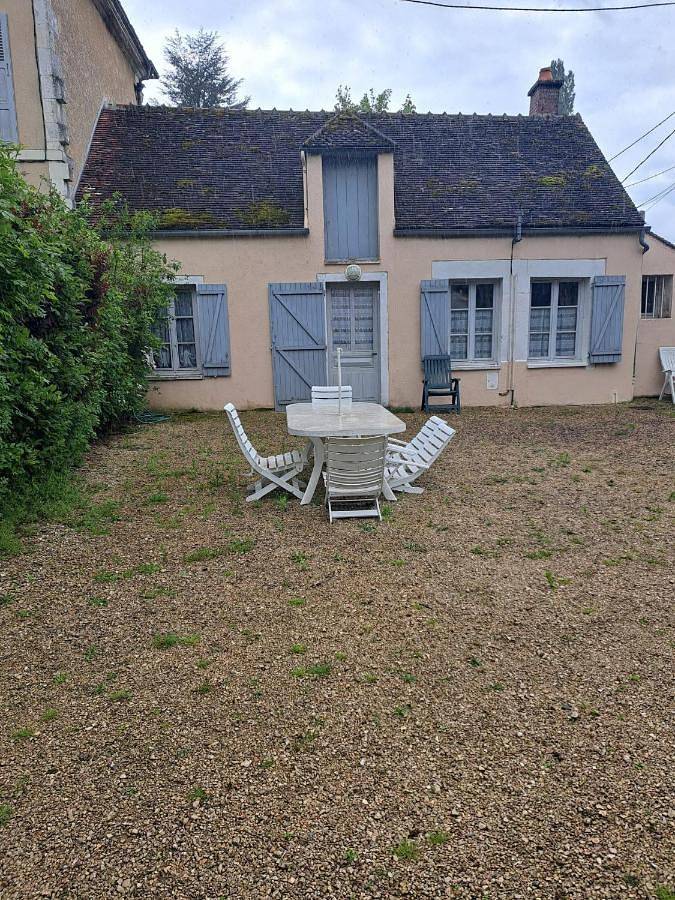 Double or Twin Room with Private External Bathroom in Venoy, Région d'Auxerre