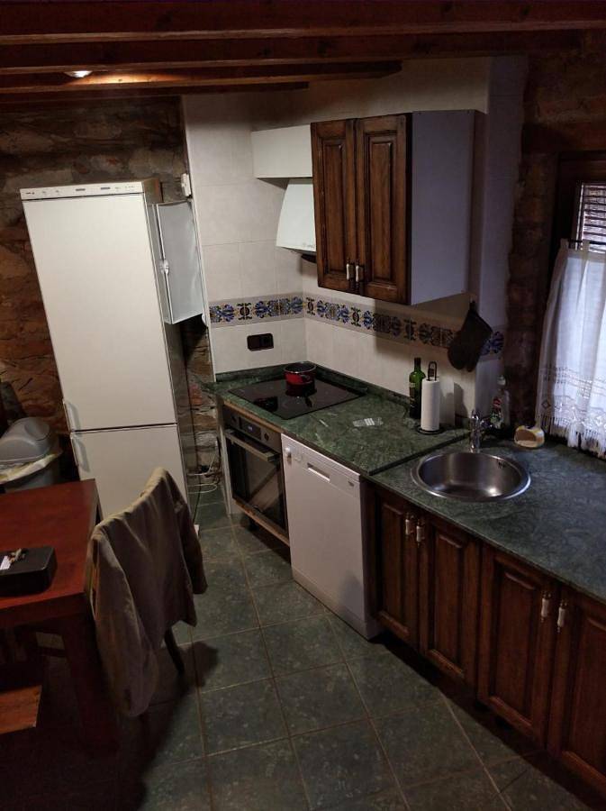 Casa de huéspuedes para 10 personas, con balcón en El Bierzo - 3