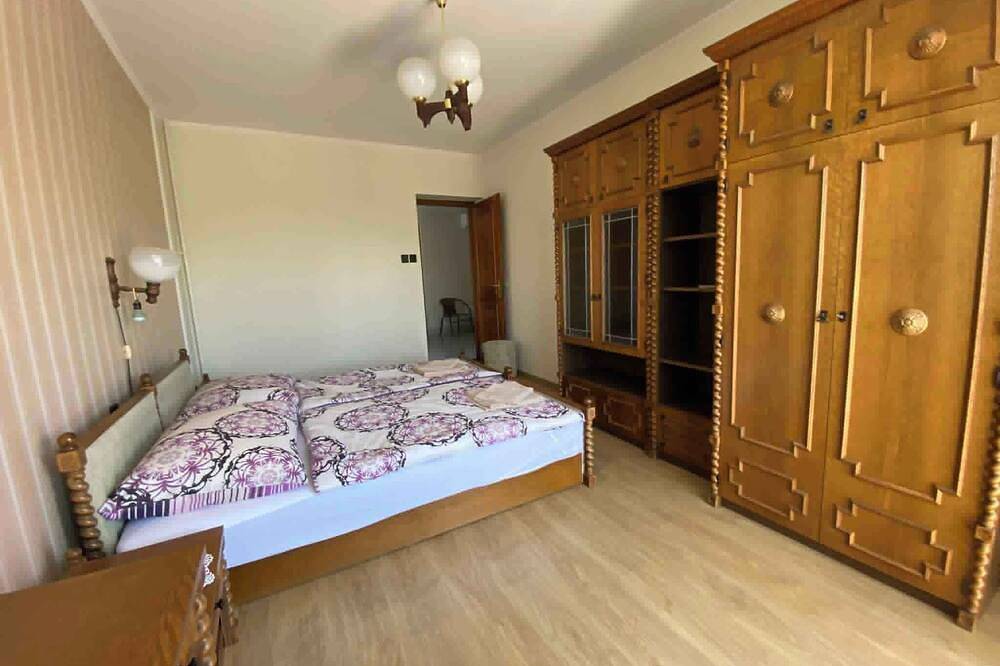 Ganze Wohnung, Ferienwohnung mit Sandkasten, Kinderspielplatz und Plantschbecken in Gyenesdias, Balaton Hochland Nationalpark