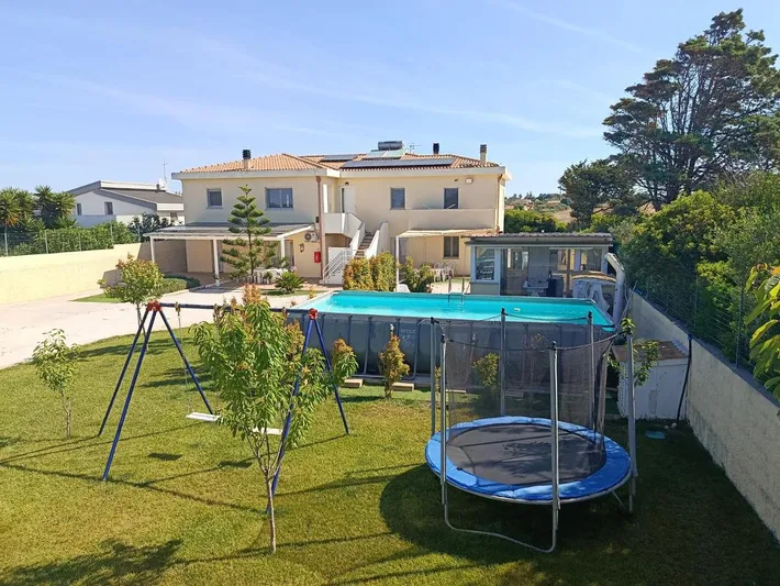 Ferienhaus für 2 Personen, mit Pool und Ausblick sowie Garten - 1