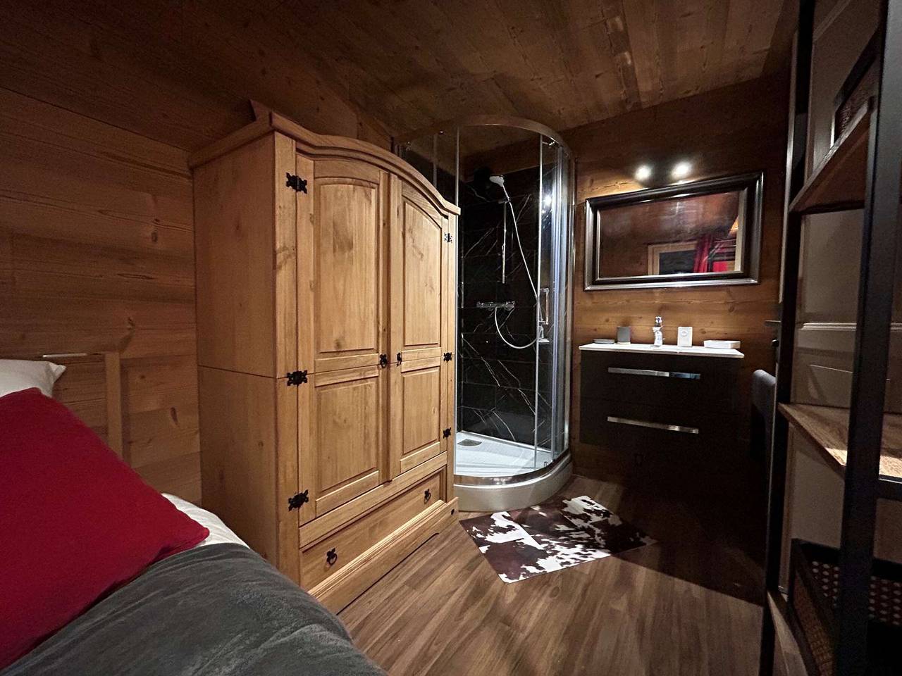 Appartement entier, Grand appartement contemporain 10 pers, proche pistes et centre, ascenseur et Wifi inclus in Méribel, Les Allues