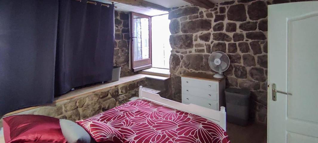 Gîte pour 2 personnes, avec terrasse, animaux acceptés à Montpezat-sous-Bauzon - 2