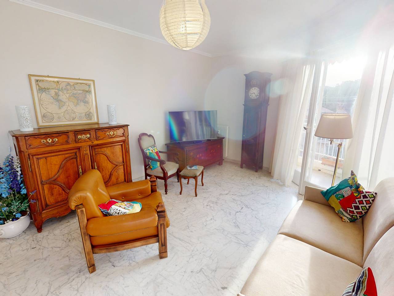 Appartement entier, Agréable 3P à Menton avec Balcon, Parking Privé et Proche Plages in Menton, Région de Nice