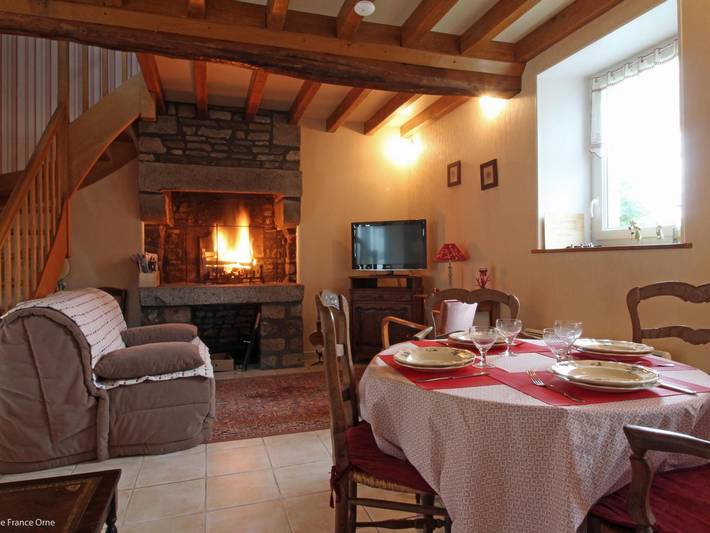 Maison chaleureuse avec Wifi et animaux acceptés près du Mont de Cerisy in Cerisy-Belle-Étoile, Région d'Argentan