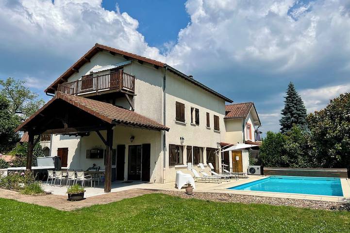 Location de vacances pour 18 personnes, avec jacuzzi et jardin dans Saint-Jean-la-Bussière