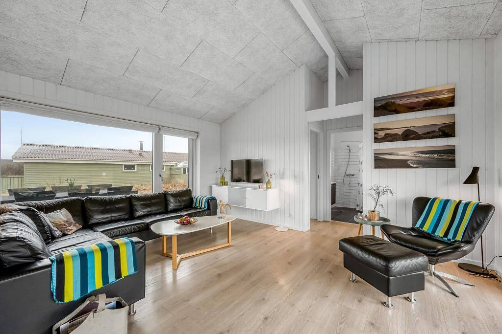Bright and modern holiday home within walking distance to Søndervig and only 500 meters from the North Sea in Søndervig, Holmsland Klit