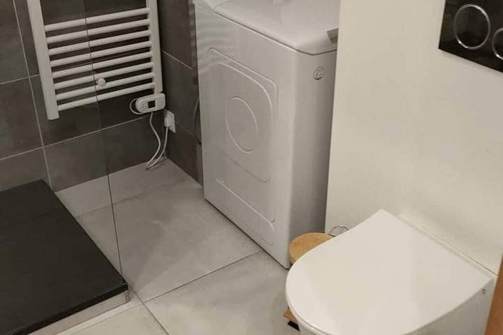 Gîte pour 2 personnes, avec terrasse et jardin dans Esplanade du Lac ( Aix-les-Bains) - 4