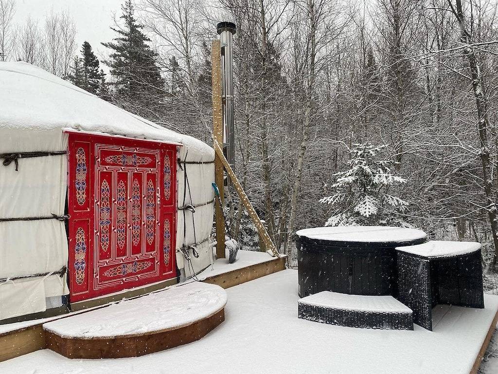 Stay in an Authentic Mongolian Yurt with Private Hot Tub in Kings County (Kanada)