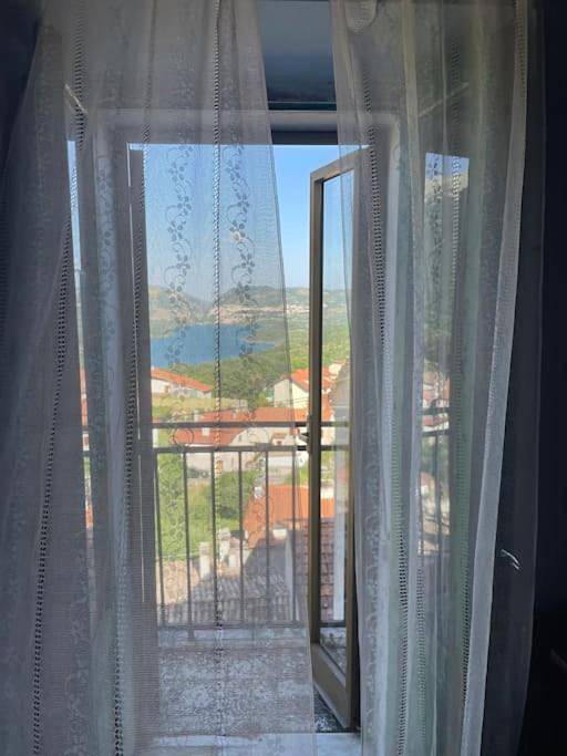 Appartamento vacanze per 5 persone, con giardino e panorama nonché balcone - 1
