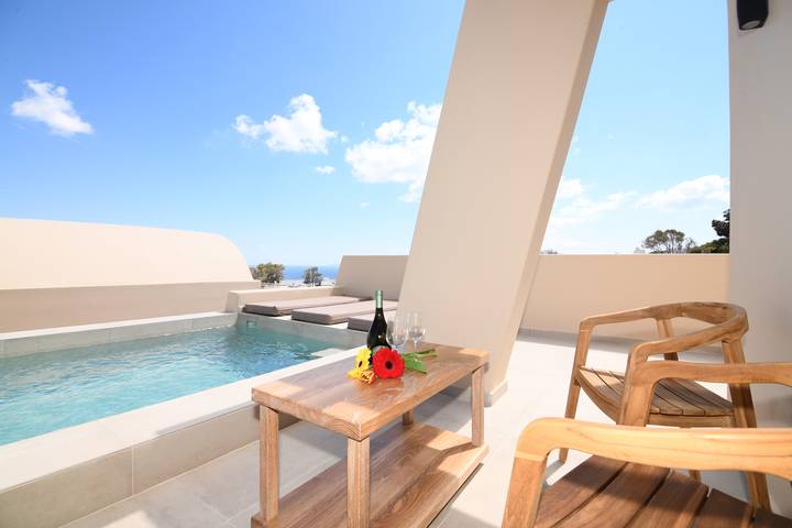 Villa per 4 persone, con terrazza e piscina, adatto a famiglie con bambini in Santorini