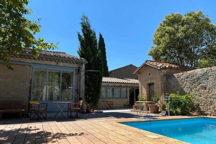 Appartement de vacances pour 4 personnes, avec piscine ainsi que vue et jardin