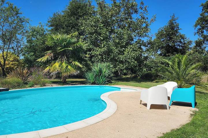 Location de vacances pour 12 personnes, avec jardin à Viozan