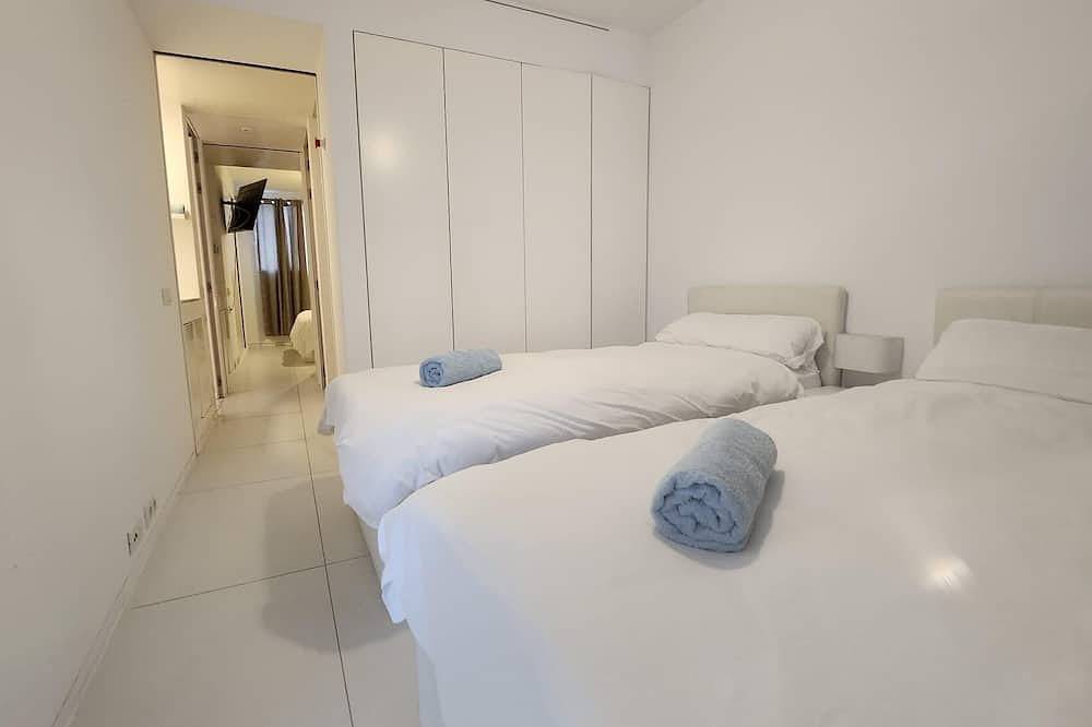 Entire apartment, Ibiza - Apartment - Sleeps 4 - Parking - Pool in Talamanca, Ibiza (Municipality)