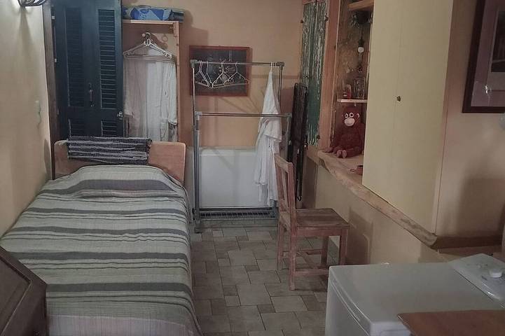 Ziegenstall, ein romantisches Cottage. Schlafmöglichkeiten für 3 (ideal für 2). Zu Fuß zum langen Sandstrand. in Messenien