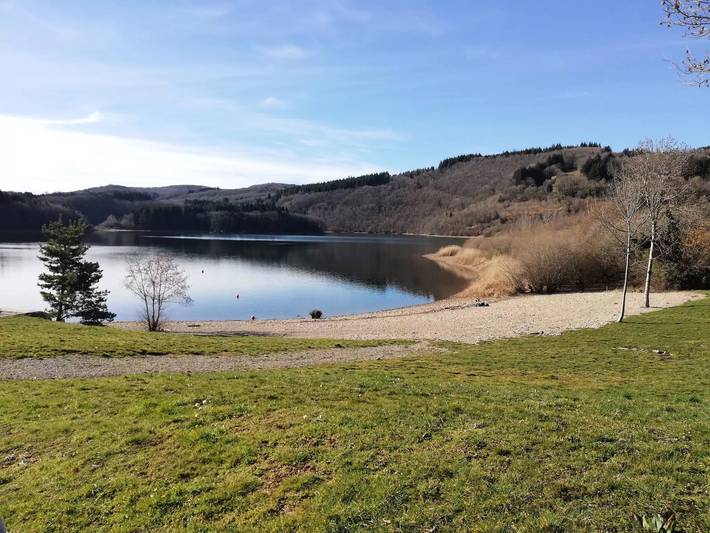 Location de vacances pour 3 personnes, avec jardin dans Lac de la Raviège - 3